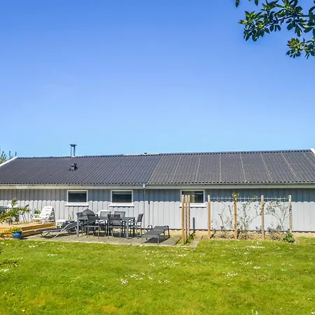 Four-bedroom In Prázdninový dům *