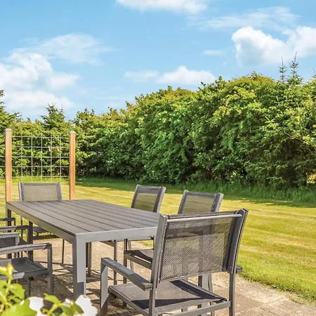 Prázdninový dům Four-bedroom In *