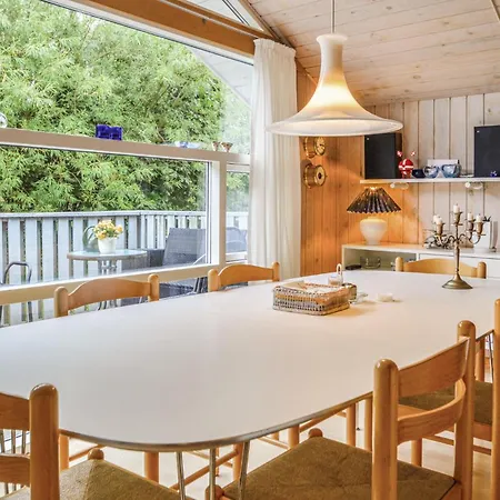 Four-bedroom In Prázdninový dům *